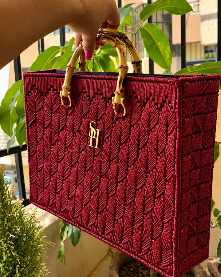 Bolso tote burdeos con asas de bambú